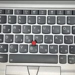 חריטת לייזר על מקלדת מוארת בעברית